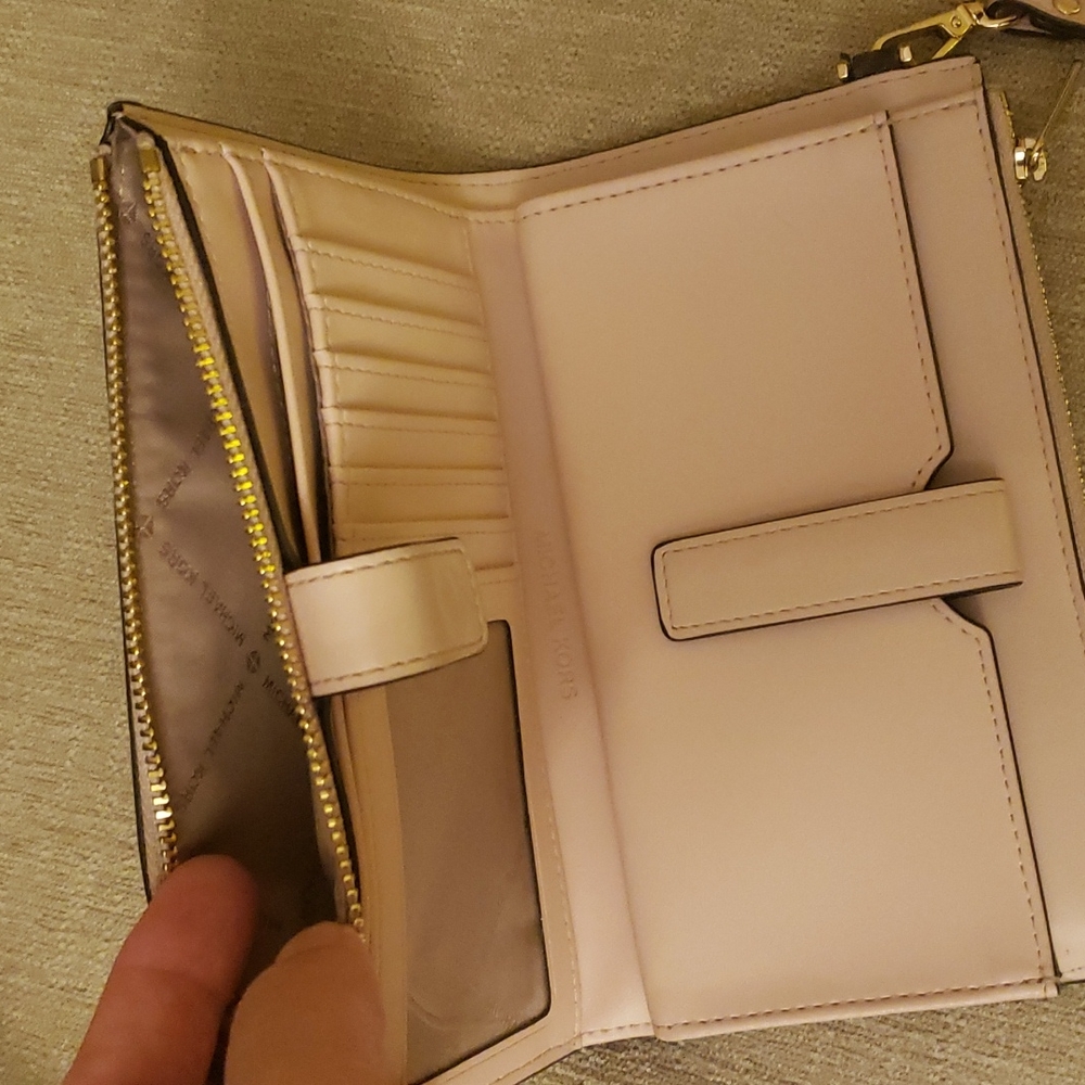 Last Chance: MK brown and blush wristlet wallet - Picture 6 of 7